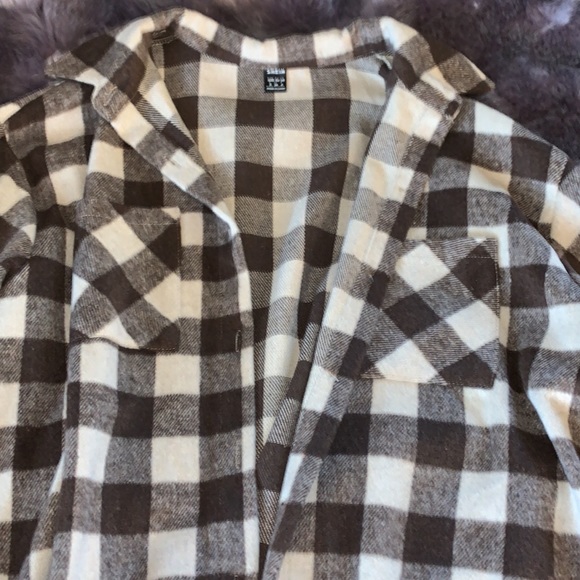 NEW Flannel never worn, super trendy - Picture 3 of 3